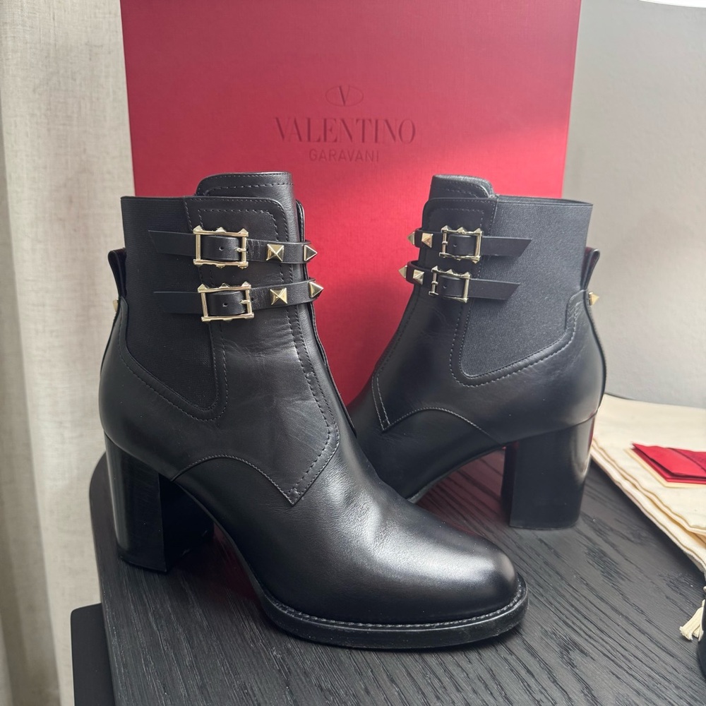 Valentino Garavani Rockstud Buckle Ankle Booties 37.5 Leather Black